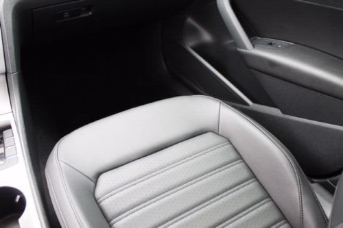 SE w/Sunroof CD 4-Wheel Disc Brakes 6-Speed A/T A/C ABS Aluminum Wheels, image 14