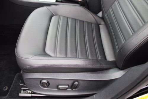 SE w/Sunroof CD 4-Wheel Disc Brakes 6-Speed A/T A/C ABS Aluminum Wheels, image 17