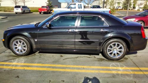 Chrysler 300 c series hemi sedan extra clean low miles !!!