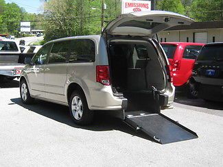 2013 gold handicap wheelchair accessible! rear entry