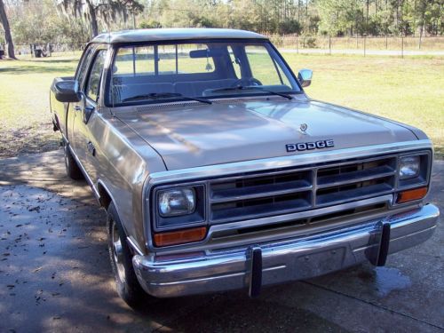 1990 dodge le-150 club cab truck, excellent  condition, 318 4speed
