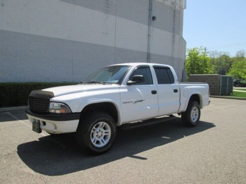 4x4 crew cab 4 door pick up white