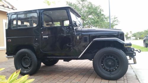 1978 toyota land cruiser fj40 ,350ci ,4wd , auto. no reserve!