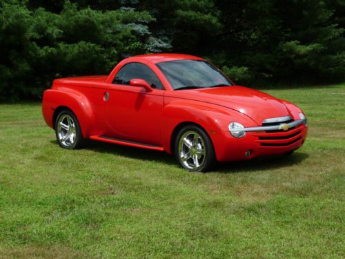 2005 chevrolet ssr truck convertible 2-door 6.0l ls2 3944 miles!