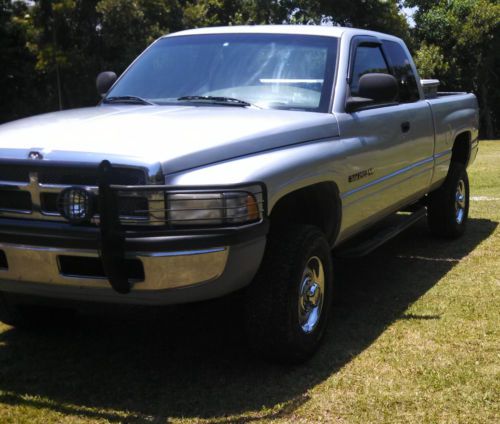 2001 dodge ram 4x4 quad cab w/ 5th wheel hitch