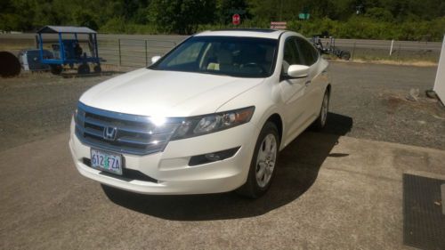 2010 honda crosstour 40k miles, leather, 4x4