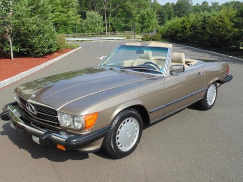 1987 mercedes benz 560sl 24k miles rare color combination must see !!!