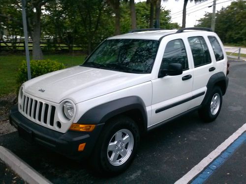 2006 jeep liberty sport 3.7 v6 2wd 4-door  in good condition