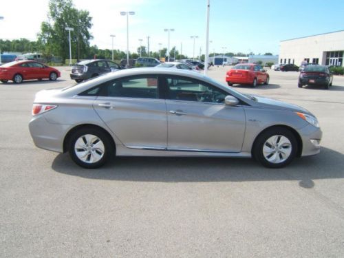 2013 hyundai sonata hybrid base