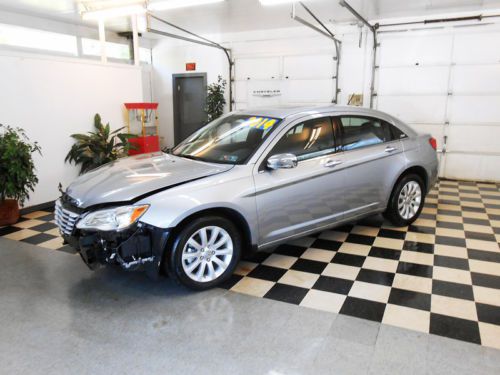 2014 chrysler 200 limited 1,561 miles no reserve salvage rebuildable damaged