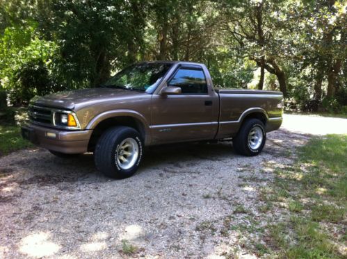 Sweet little s10 4.3 6 cyl with custom paint and bed cover-solid gold