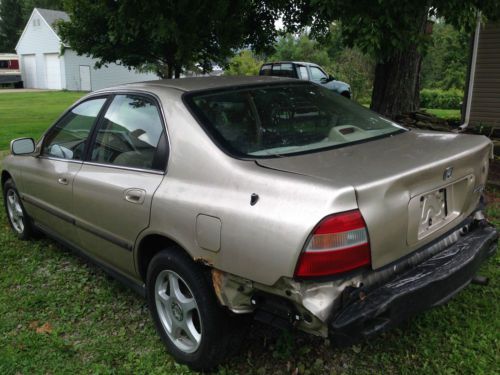 1995 Honda Accord LX Sedan 4-Door (Wrecked, Salvage Title) AS IS, US $800.00, image 3