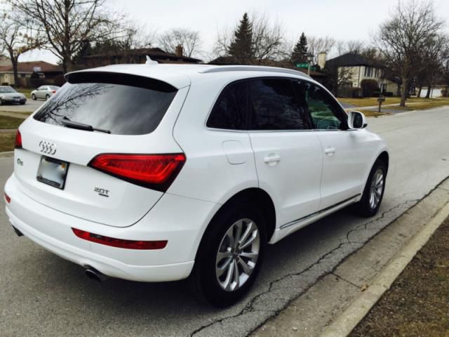 Audi q5 premium sport utility 4-door