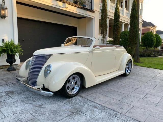 1937 ford model 78 2-door cabriolet