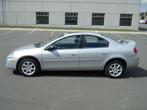 2003 dodge neon sxt sedan 4-door 2.0l automatic transmission  / nice car