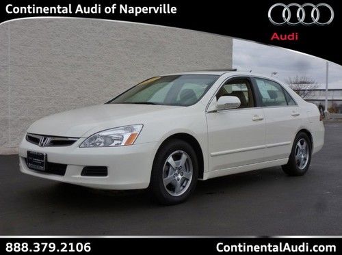 Hybrid sedan auto 6cd heated leather sunroof only 27k miles must see!!!!!!!