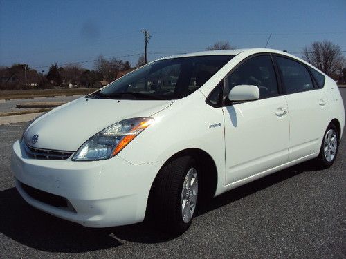 One owner 2007 toyota prius base hatchback 4-door 1.5l nav back up cam runs 100%