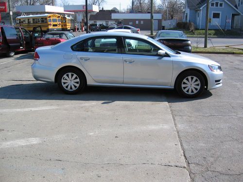 2013 volkswagon passat 4 door with 560 miles just as good as new!!!!