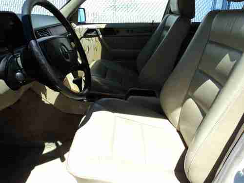 1993 Mercedes-Benz 300E Base Sedan 4-Door 3.2L, NO RESERVE, image 2