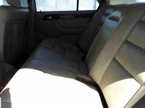 1993 Mercedes-Benz 300E Base Sedan 4-Door 3.2L, NO RESERVE, image 6