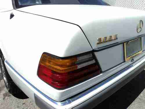 1993 Mercedes-Benz 300E Base Sedan 4-Door 3.2L, NO RESERVE, image 16