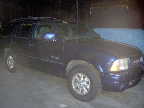 2000 gmc envoy...blown motor...nice body...clear title..brand new tires..loaded!