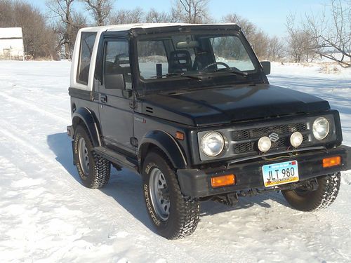 1992 suzuki samurai with removable top