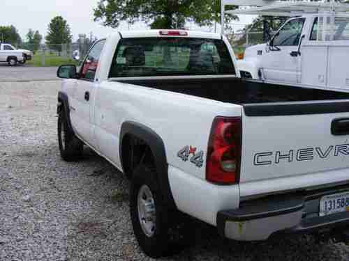 2003 Chevrolet Silverado 2500 HD 4WD Standard Cab Pickup 2-Door, image 2