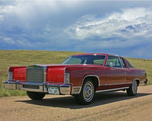 Low mileage lincoln town coupe'