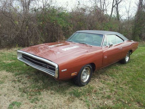 1970 dodge charger r/t 426 hemi / 4 - speed / 4.10 dana