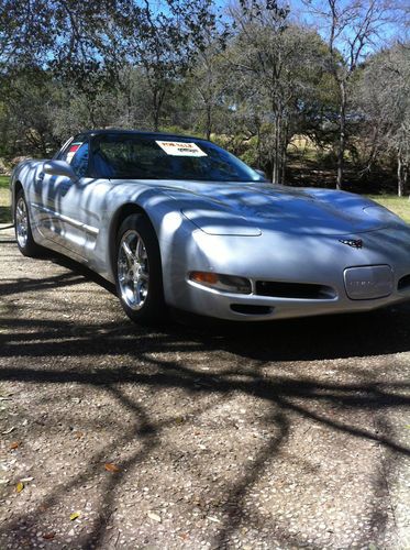 2002 chevrolet corvette base hatchback 2-door 5.7l