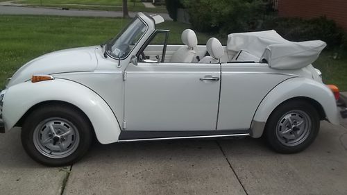 1979 volkswagon convertable//white on white//low miles//nice car