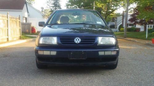 1999 volkswagen jetta 4 door blue. low miles, low price, high value, price neg.