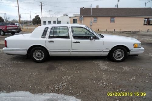 1991 lincoln town car executive sedan 4-door 4.6l