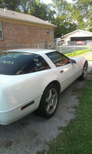 1994 chevrolet corvette base hatchback 2-door 5.7l