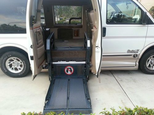 2000 gmc savana 1500 conversion van with ricoh wheelchair lift