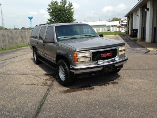 1999 gmc suburban slt leather 4x4 v8 power loaded wheels nice! no reserve!!