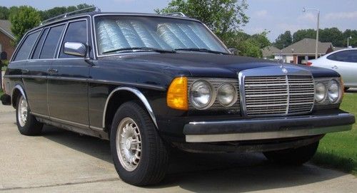1980 mercedes benz 300 td wagon,  antique classic car, currently tagged &amp; driven