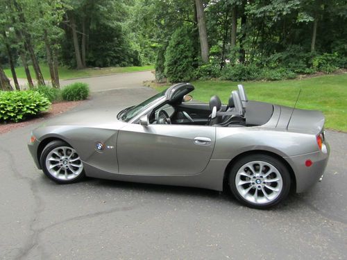 2004 bmw z4 2.5i convertible 2-door 2.5i  " look"   pristine  condition.