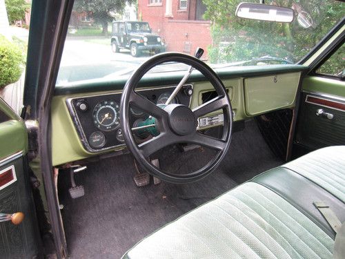 Green exterior, green cloth interior, 350 V-8, Automatic, Dual Exhaust, image 3