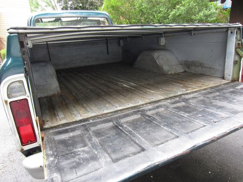 Green exterior, green cloth interior, 350 V-8, Automatic, Dual Exhaust, image 4