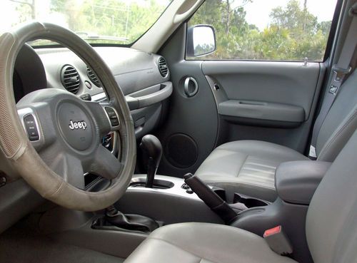 2005 Jeep Liberty Limited Sport Utility 4-Door 2.8L Diesel, image 3
