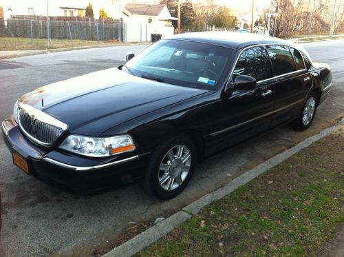 2007 lincoln towncar "l" black on black camera included