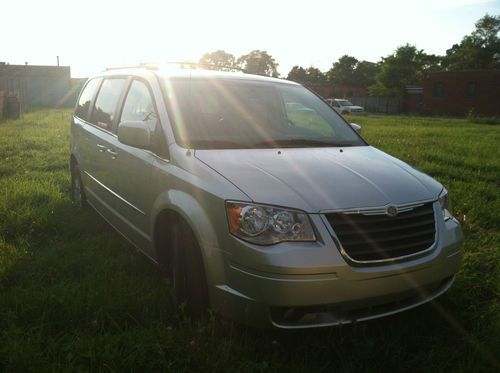 2010 chrysler town &amp; country limited mini passenger van 4-door 4.0l