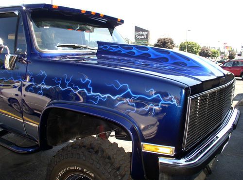 1986 AIR BRUSHED PEARL BLUE SUBURBAN REBORN AS A LIFTED CUSTOM HOT ROD TRUCK, image 9