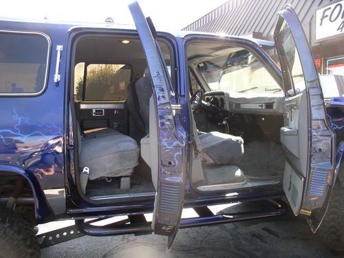 1986 AIR BRUSHED PEARL BLUE SUBURBAN REBORN AS A LIFTED CUSTOM HOT ROD TRUCK, image 16