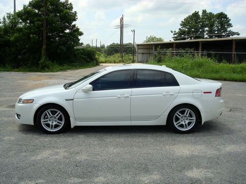 White diamond pearl 2008 acura tl w/ navigation in really good condition!