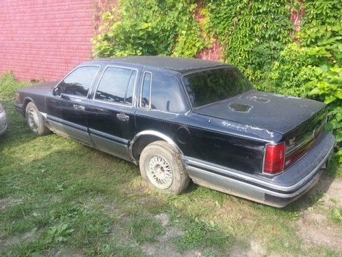 1993 lincoln town car base sedan 4-door 4.6l