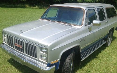 1985 suburban rust free diesel 20mpg -- airstream silver and blue