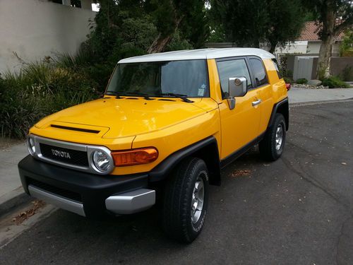 Like new 2008 fj cruiser 13k miles, rare 6 speed special order